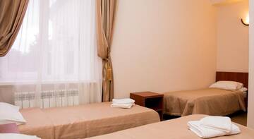 Стандартный трехместный номер в Гостинице Гостевой Дом на Самбурова